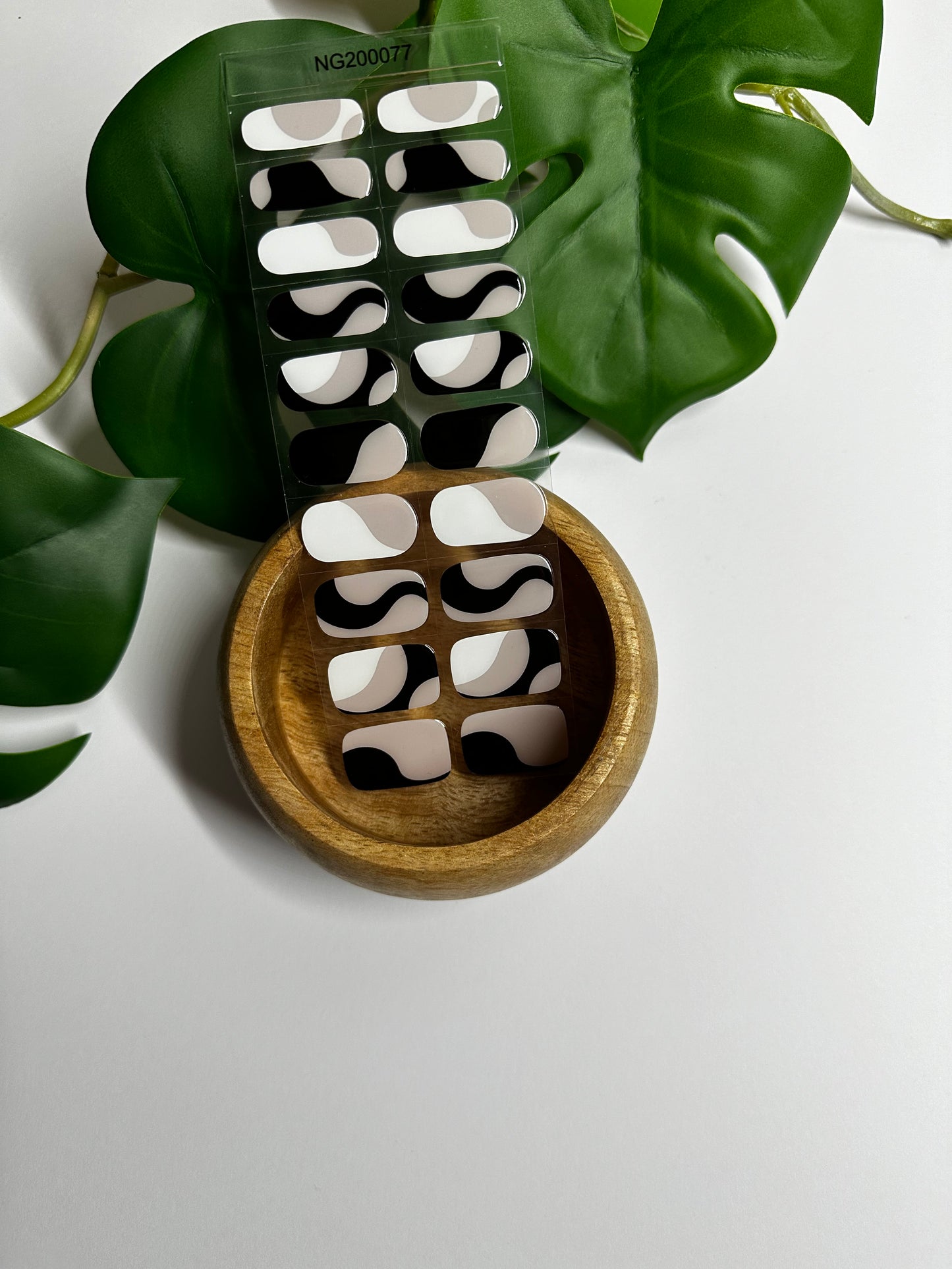 Sixties Swirl | Semi Cured Gel Nail Wraps